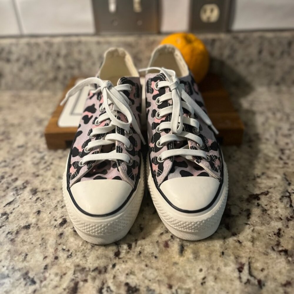 Converse - Picture 2 of 6